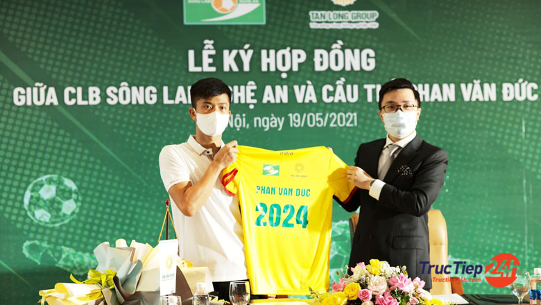 CHÍNH THỨC: Phan Văn Đức ký hợp đồng với SLNA, nhận lót tay hơn 10 tỷ - Ảnh 1