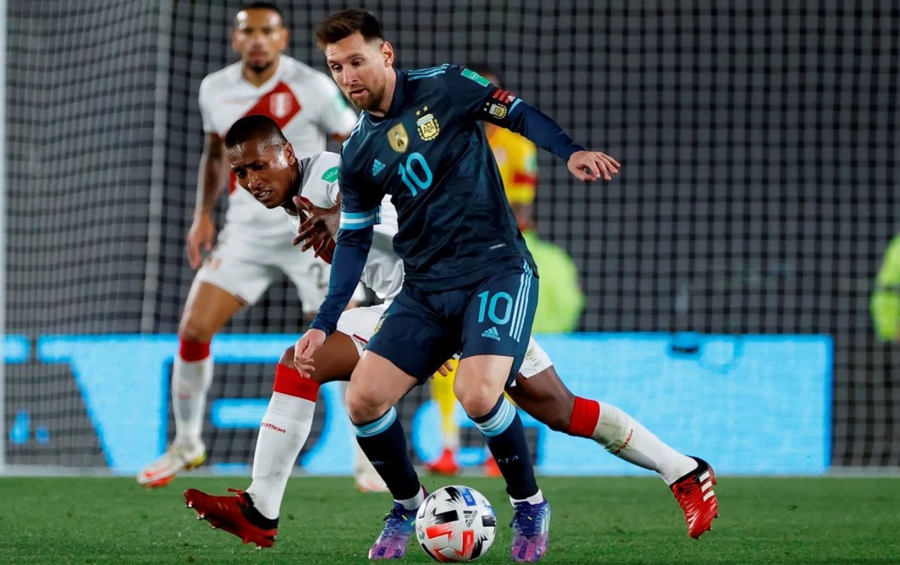 Messi im tiếng, Argentina giành chiến thắng nhọc nhằn trước Peru trên sân nhà - Ảnh 2