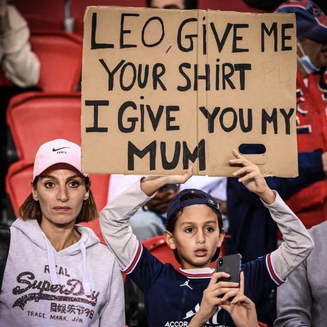 Fan cuồng Messi đòi đổi cả .. mẹ để lấy áo đấu của thần tượng - Ảnh 2