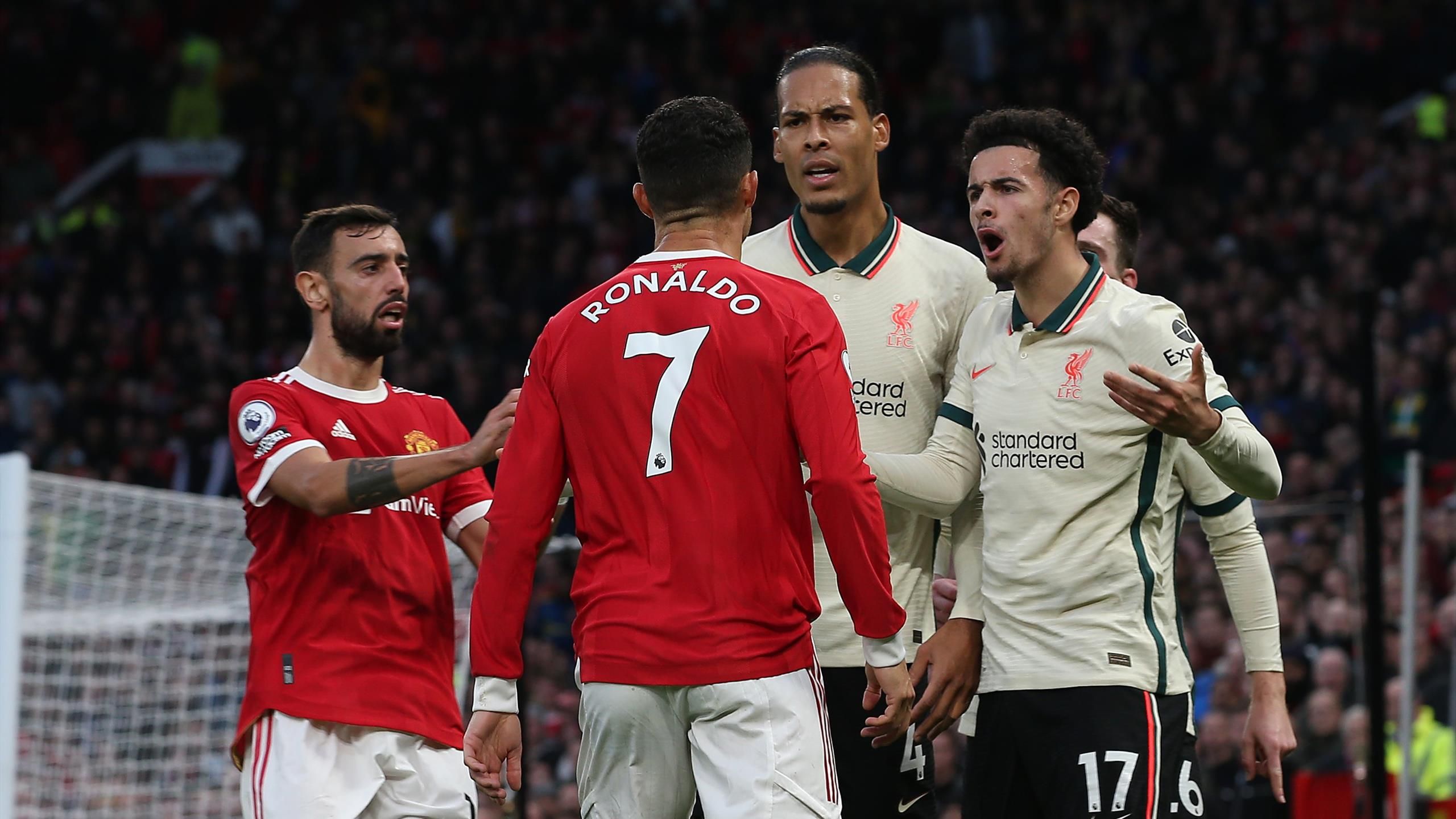 Ronaldo nhận án phạt cực nặng vì hành động phi thể thao trong trận đấu với Liverpool - Ảnh 2