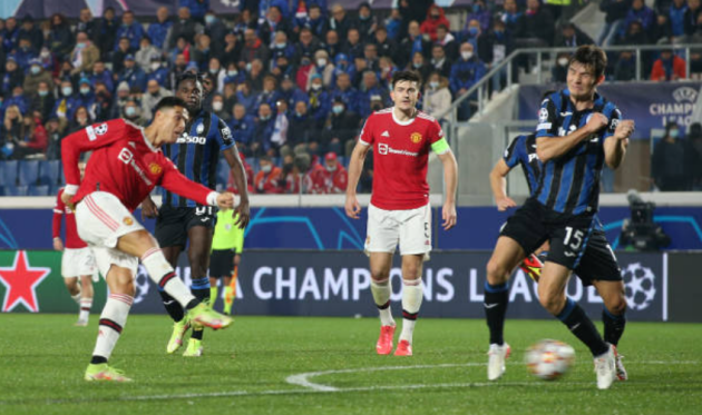 VIDEO : Bật mode cứu thầy, Ronaldo bắt vô-lê đỉnh cao phút cuối giúp M.U 2-2 Atalanta - Ảnh 2