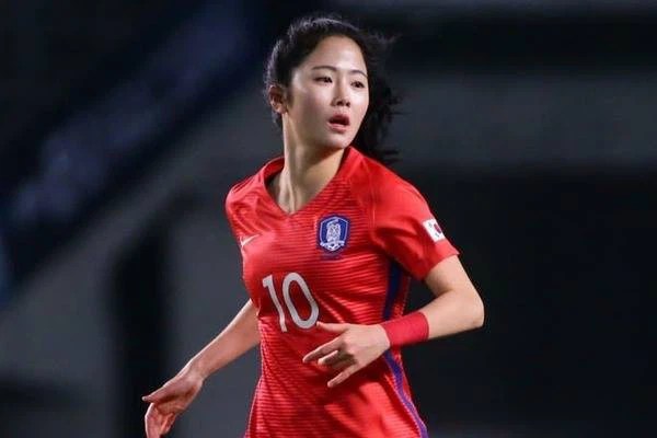 TOP 10 nữ cầu thủ xinh đẹp nhất thế giới: Châu Á góp mặt 1 đại diện - Ảnh 3