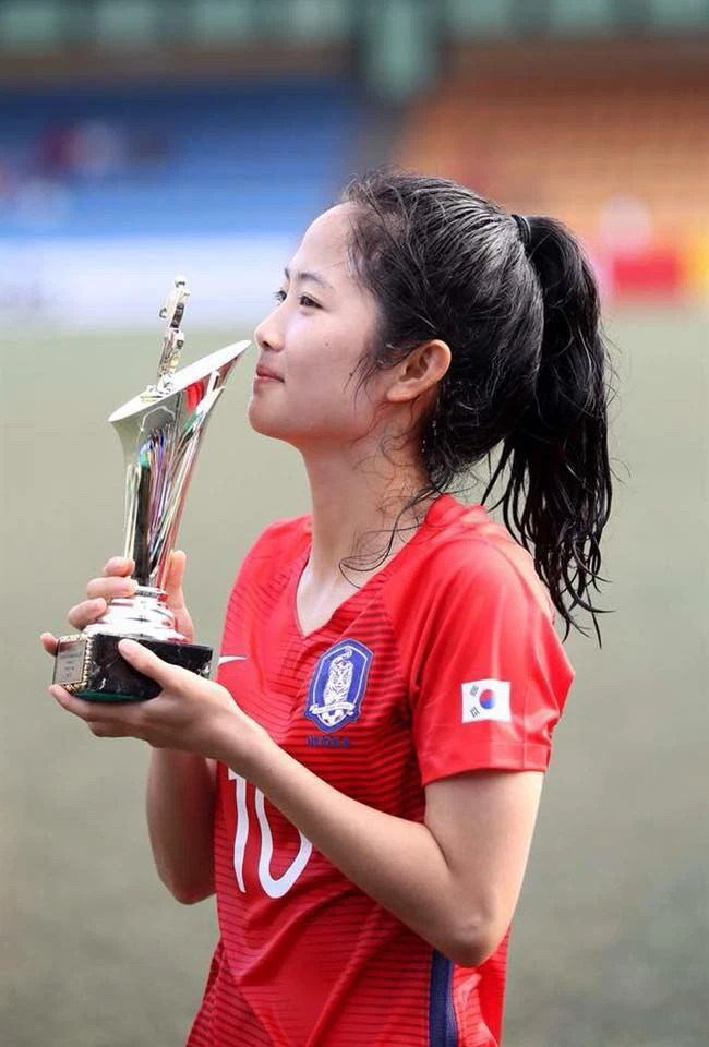 TOP 10 nữ cầu thủ xinh đẹp nhất thế giới: Châu Á góp mặt 1 đại diện - Ảnh 4