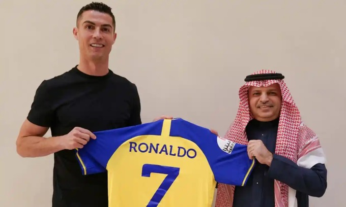 Ronaldo chính thức gia nhập Al Nassr, nhận lương cao nhất lịch sử - Ảnh 1