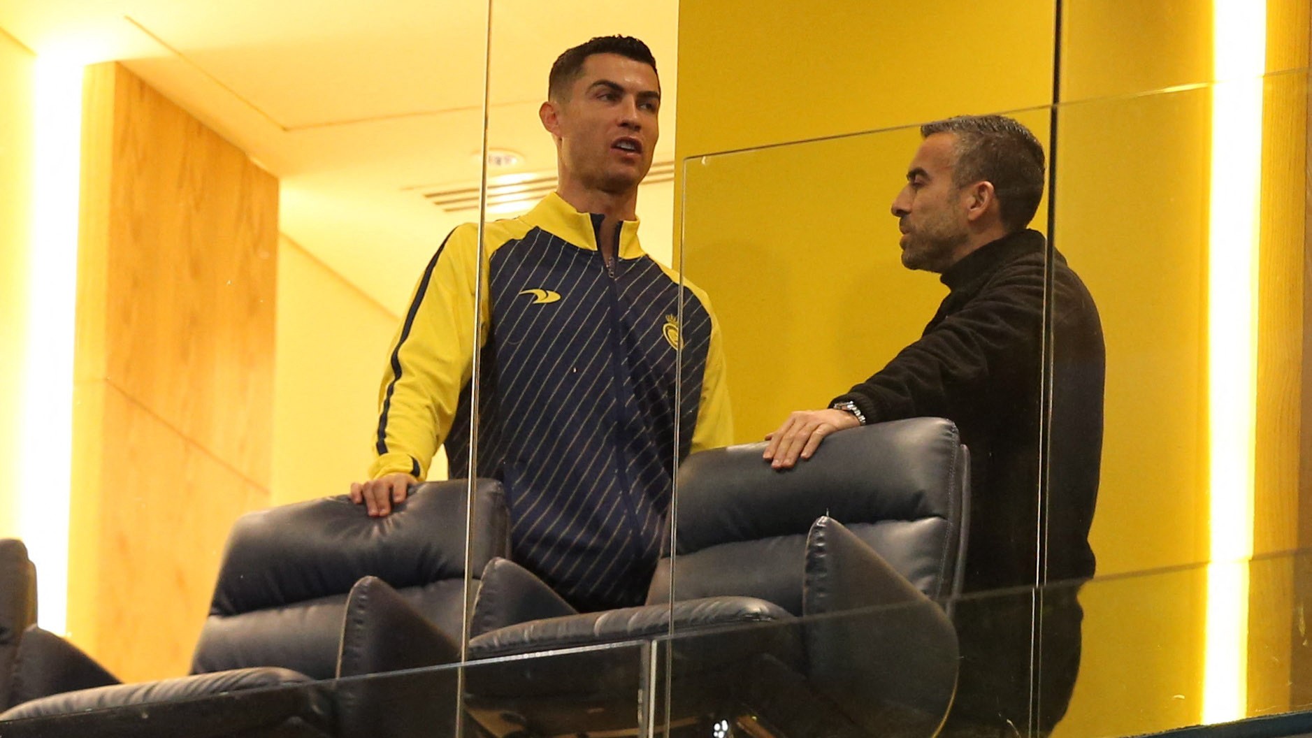 Ronaldo bỏ về giữa chừng trong lần đầu dự khán trận đấu của Al Nassr - Ảnh 2