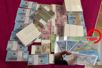 Đổi tiền lẻ mới tại ngân hàng: Xu hướng đến hẹn lại lên dịp cuối năm