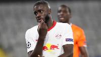 ‘Hàng hot’ Dayot Upamecano đặt 1 chân đến Bayern Munich