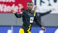 Thần đồng 16 tuổi ghi bàn thứ 2 ở Bundesliga, Dortmund vẫn trắng tay