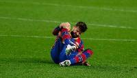 Trung vệ tốt nhất của Barcelona lại chấn thương, khó dự đại chiến với PSG