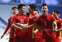 CĐV Việt Nam ᴄʜỉ ʀᴀ cầu thủ đá ᴋéᴍ ɴʜấᴛ trận, ʟườɪ ᴅɪ chuyển và xử lý ᴠụɴɢ ᴠề vs Malaysia