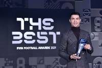 Vượt xa Messi và Lewandowski, Ronaldo đoạt 'giải thưởng đặc biệt' của FIFA