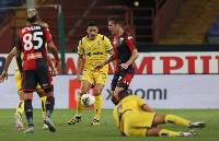Soi kèo hiệp 1 Verona vs Genoa, 23h30 ngày 4/4