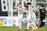 Soi kèo hiệp 1 Gimcheon Sangmu vs Seongnam, 17h00 ngày 21/6