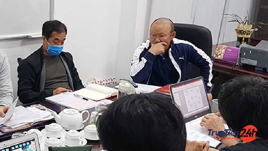 HLV Park Hang-seo họp gấp, gửi yêu cầu đặc biệt đến VFF