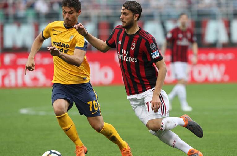 Nhận định, soi kèo AC Milan vs Verona, 01h45 ngày 17/10