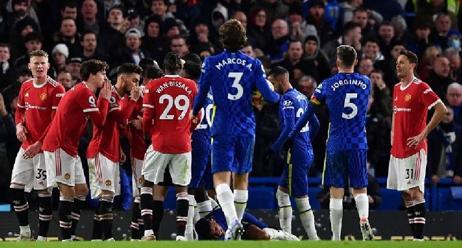 CĐV M.U gọi tên ngôi sao hay nhất trận vs Chelsea, pressing khắp sân